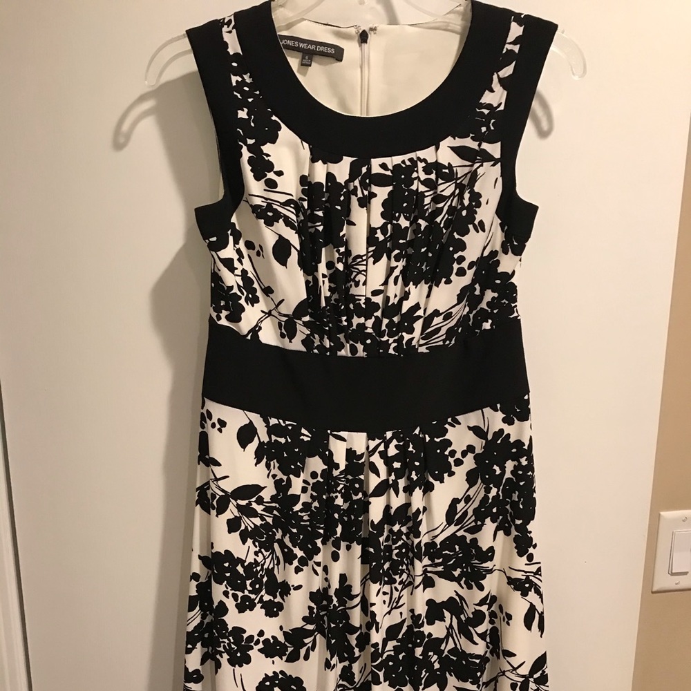 Women’s dress